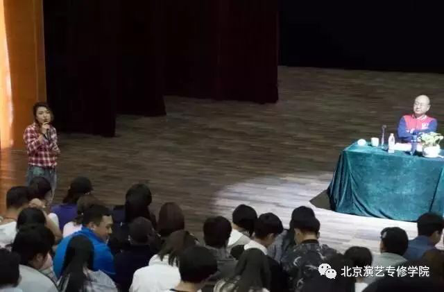 著名作家和电影制作人毕云琪来我院讲座