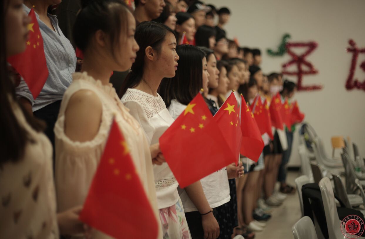 合唱比赛紧张排练中