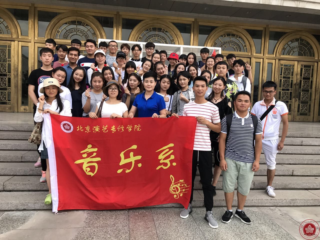 音乐系组织新生观摩民族歌剧《林徽因》