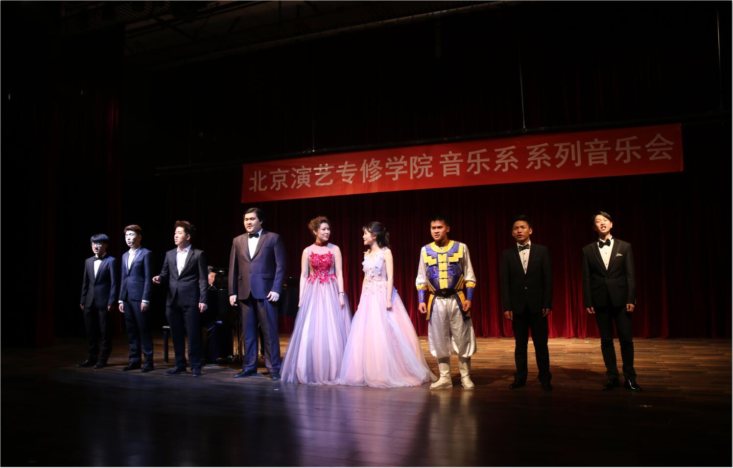 音乐系梁展初老师声乐班毕业音乐会成功举办