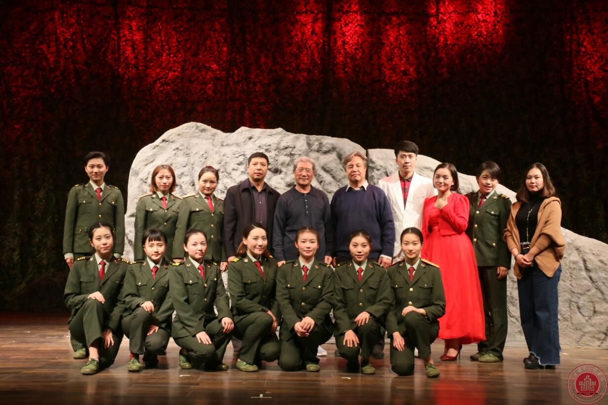 毕业大戏《女兵连来了个男家属》在实验剧场精彩上演