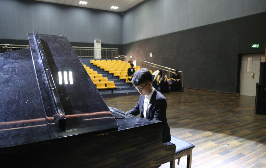 音乐系任丛聪老师钢琴班毕业音乐会成功举办