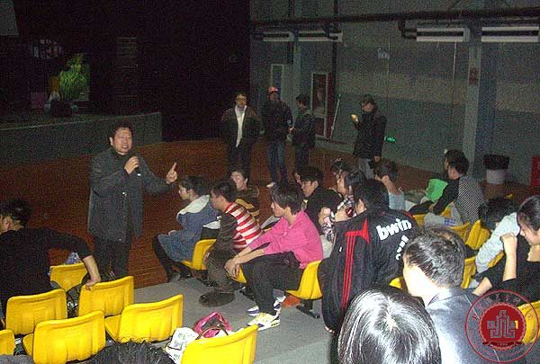 《东东的玩具王国》公演前彩排 朱建华等院领导亲临指导 《东东的玩具王国》公演前彩排 朱建华等院领导亲临指导