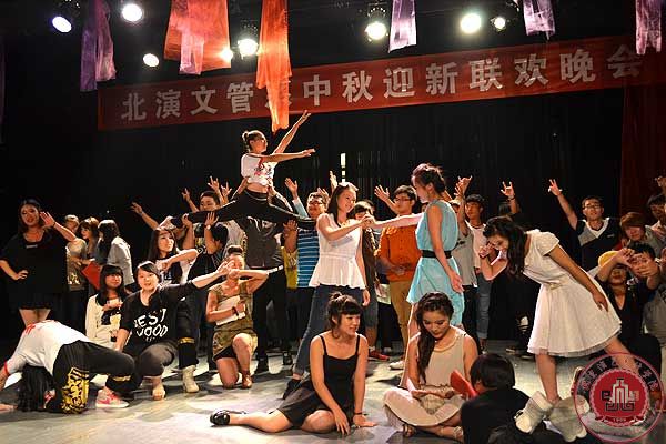 我院文化产业管理系中秋迎新联欢晚会圆满落幕