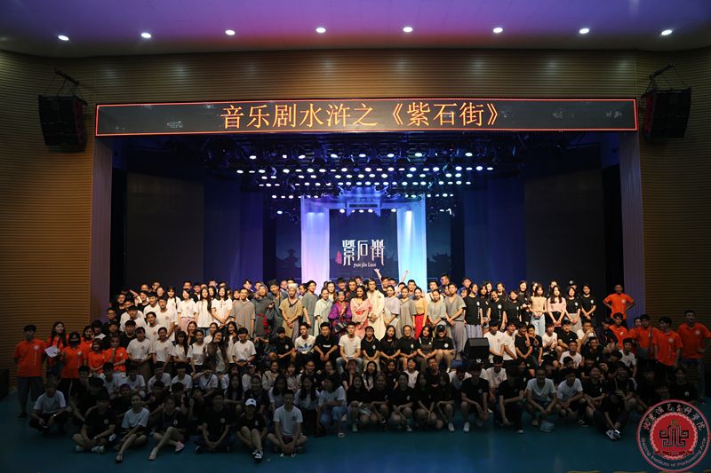 第十三届玩艺夏夏令营快报：游览天安门登长城