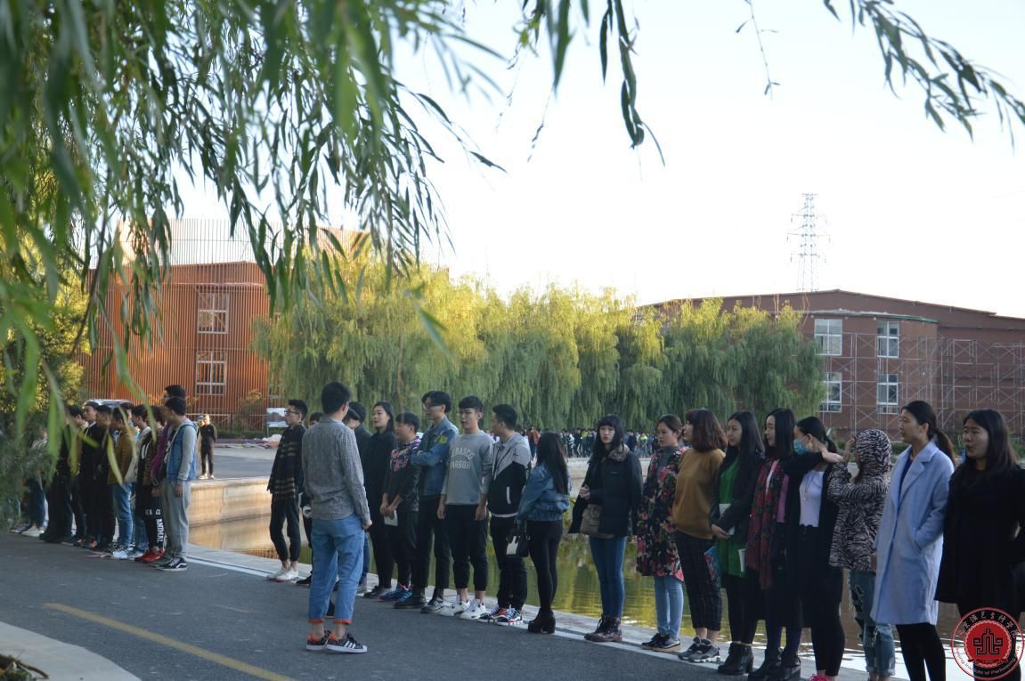 新校区晨练展我院学生风采