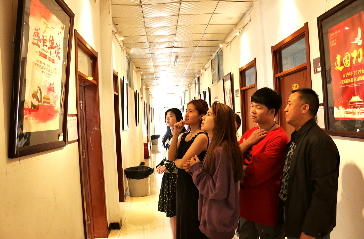 北演艺术设计系为庆祝新中国成立70周年举办海报设计展