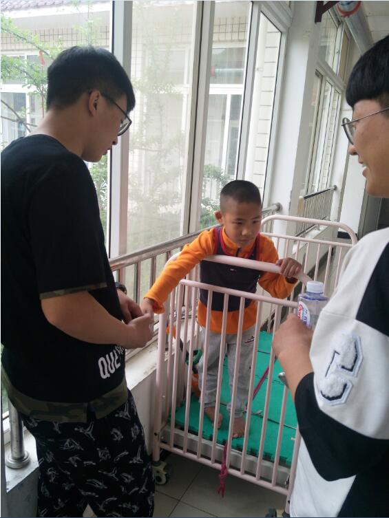 音乐系组织学生前往敬老院献爱心
