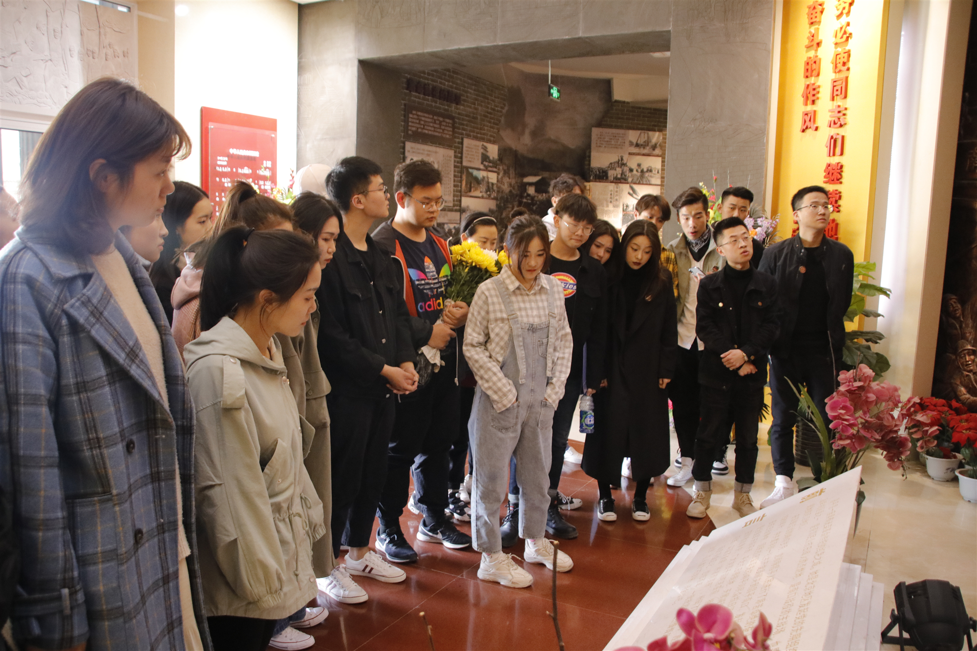 团日活动|缅怀革命先烈弘扬革命精神