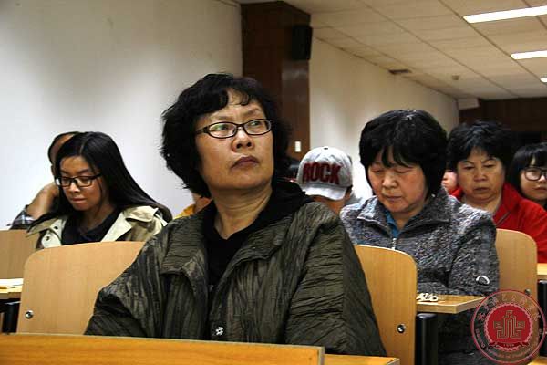 2013--2014学年“星级寝室”、“无烟寝室”表彰大会如期举行