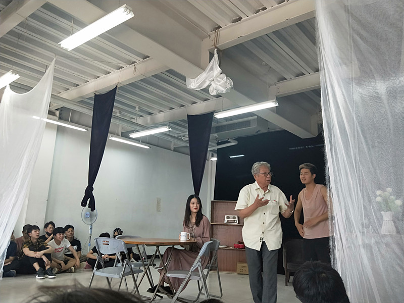 梁伯龙教授走进16级学生表演课堂为学生授课