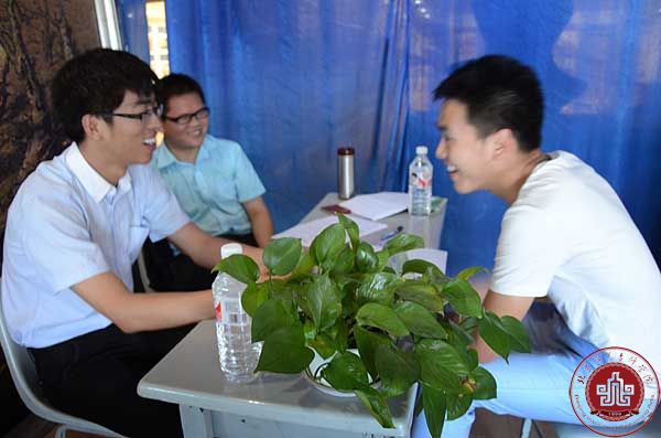 学院举办2014年第三次校园招聘会