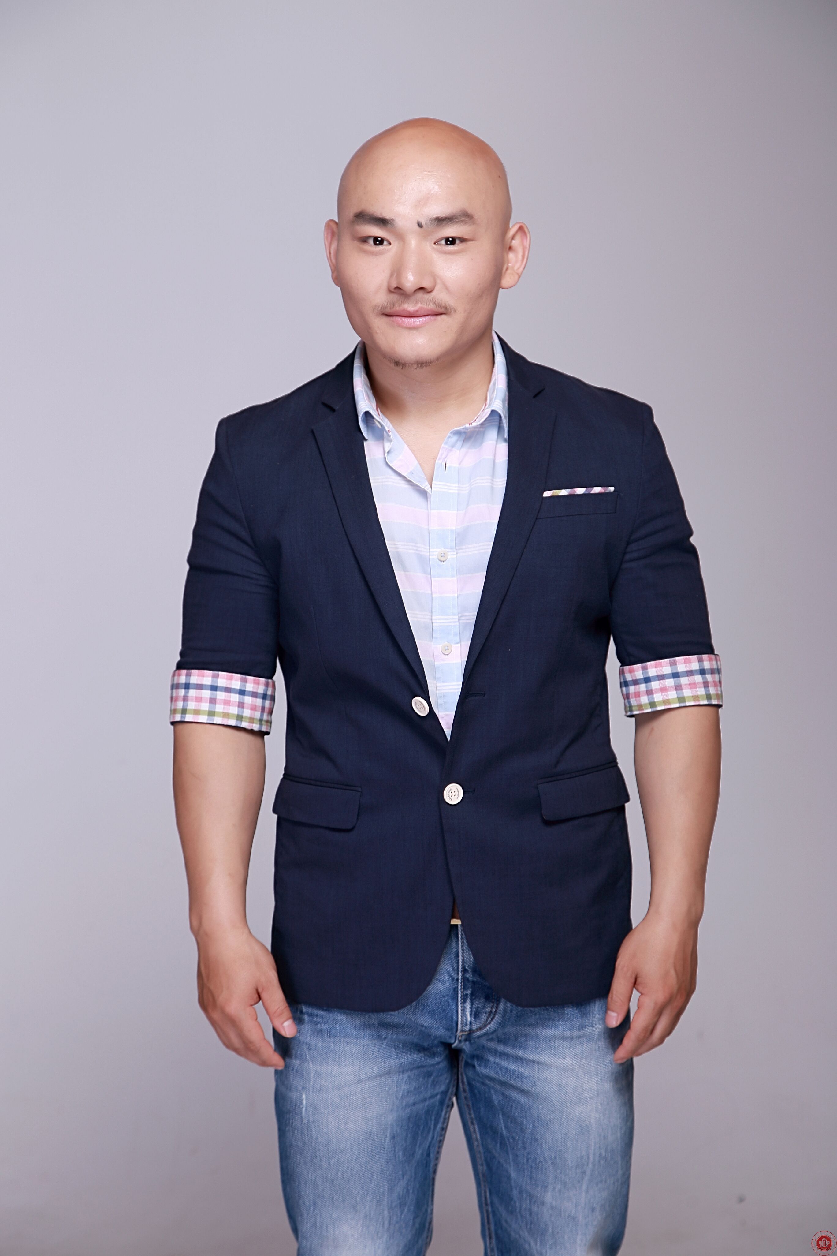 中央电视台为北京演艺专修学院 优秀毕业生余辛拍摄专题片