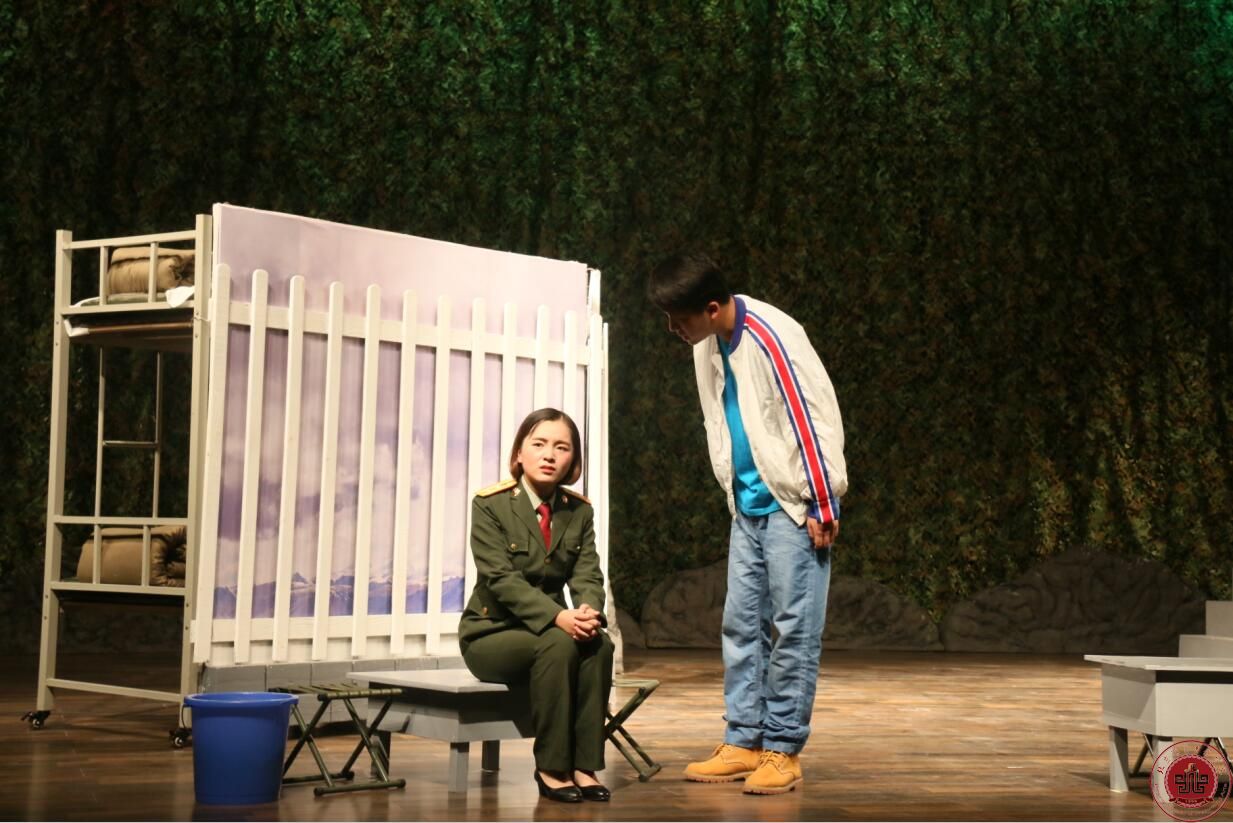 毕业大戏《女兵连来了个男家属》在实验剧场精彩上演