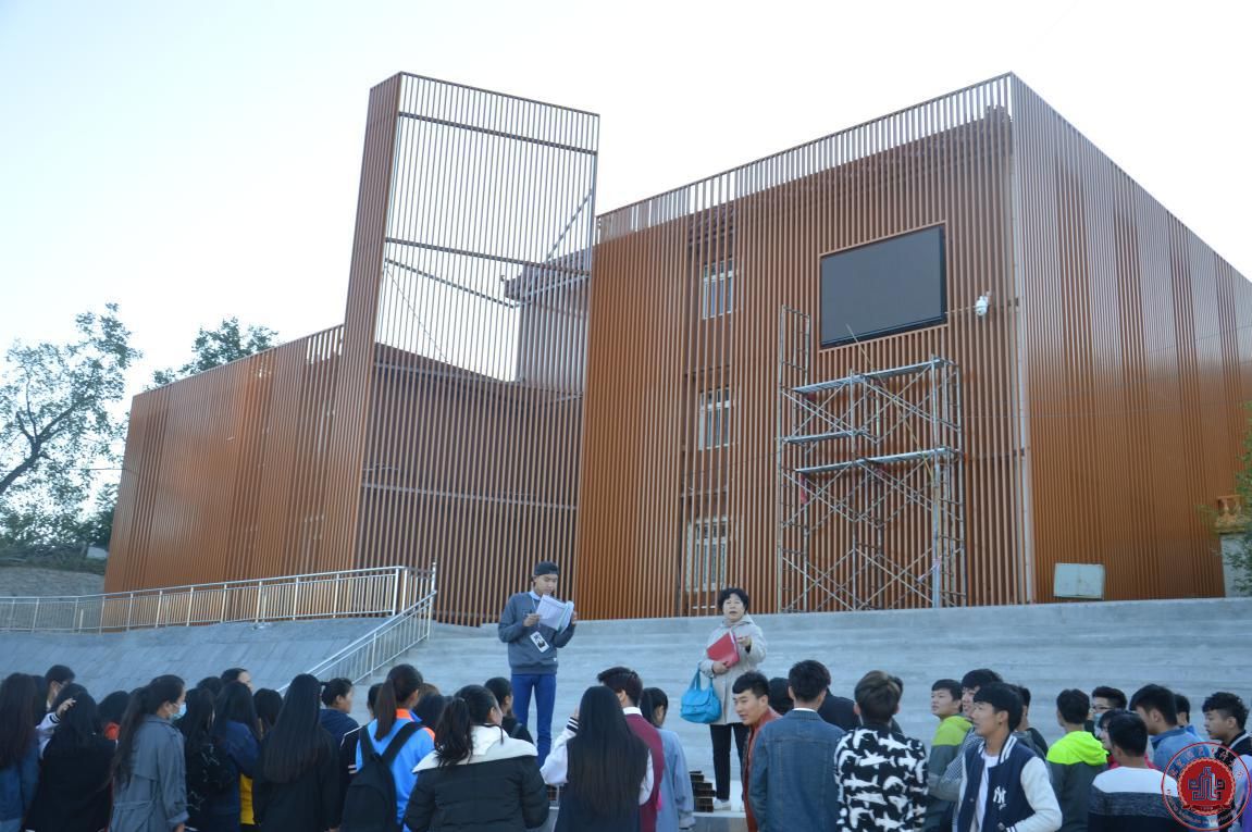 新校区晨练展我院学生风采