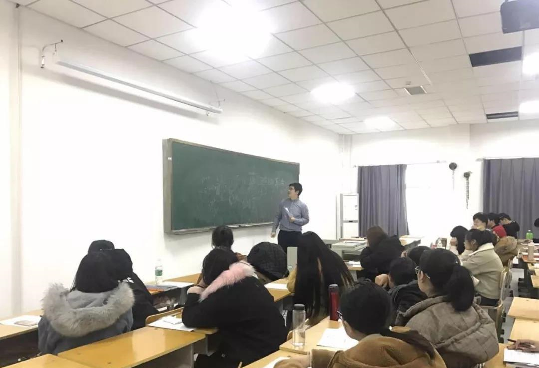 朝气蓬勃 不断进步 新学期 新目标