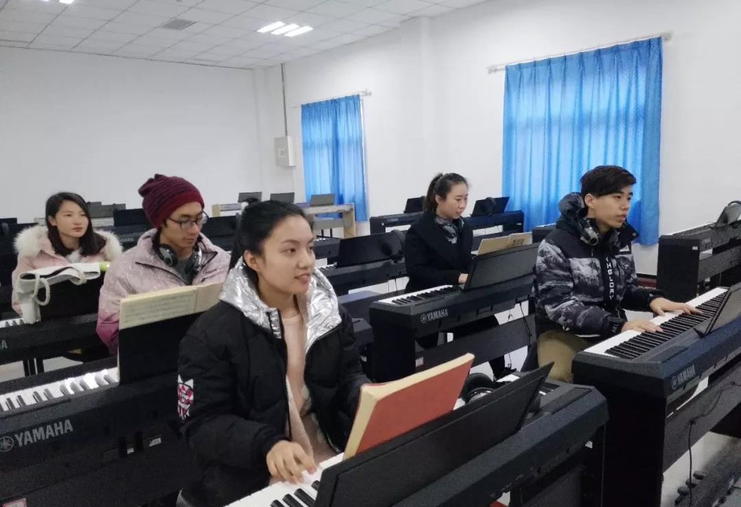 朝气蓬勃 不断进步 新学期 新目标