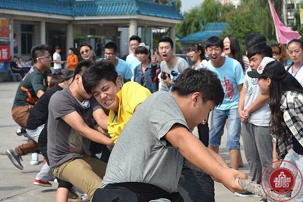 我院秋季拔河比赛预赛阶段圆满结束