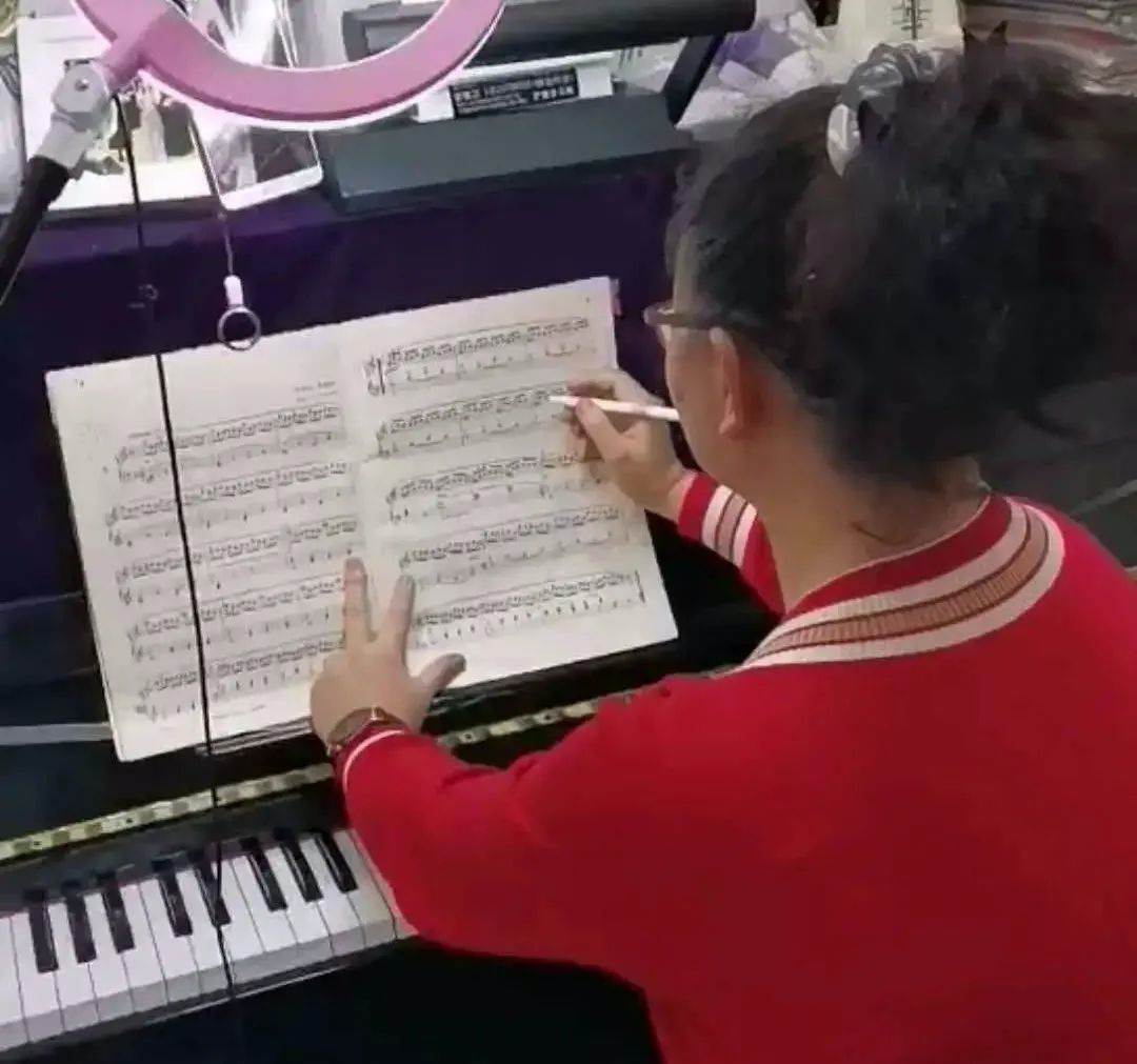 用心教 不停学