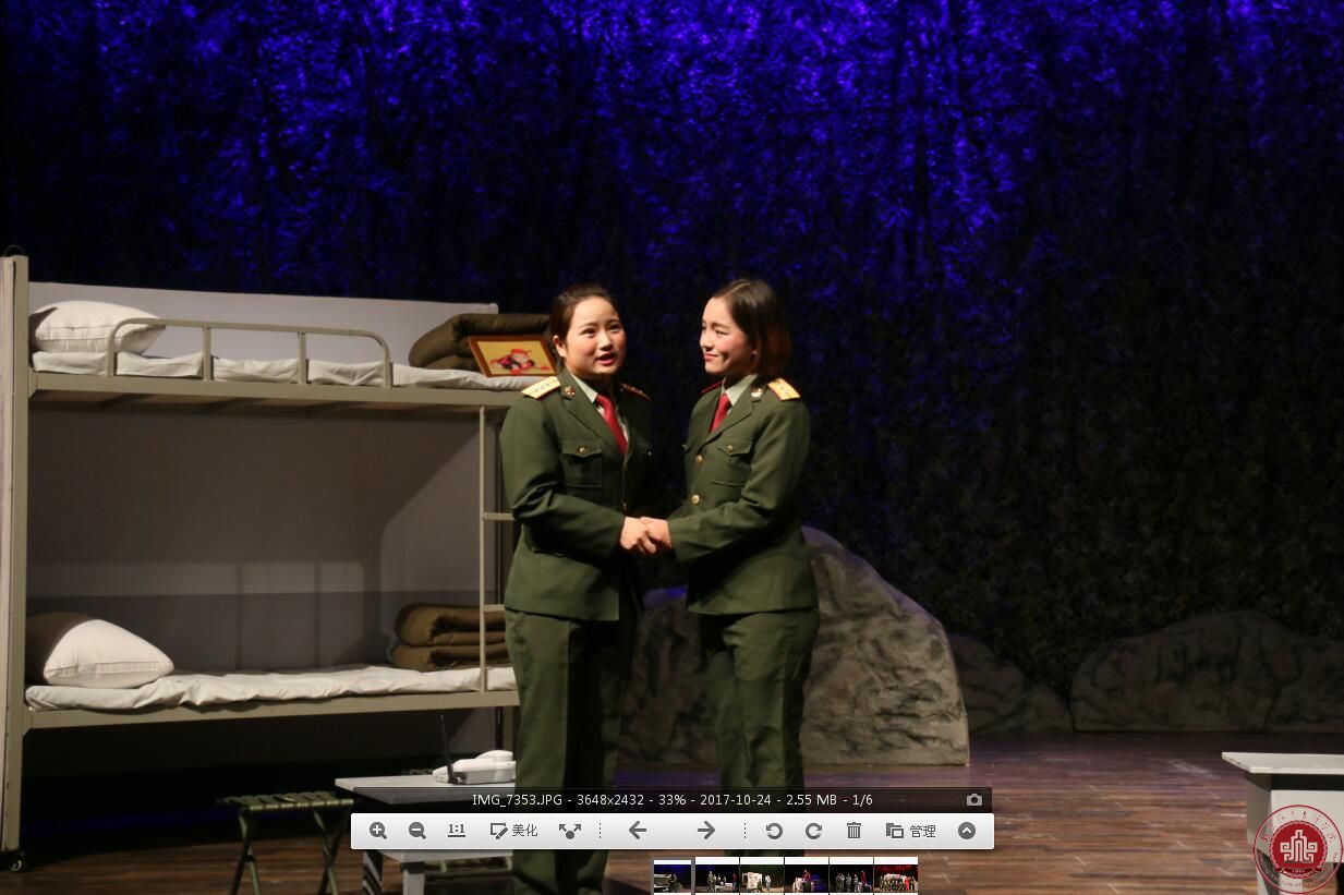 毕业大戏《女兵连来了个男家属》在实验剧场精彩上演