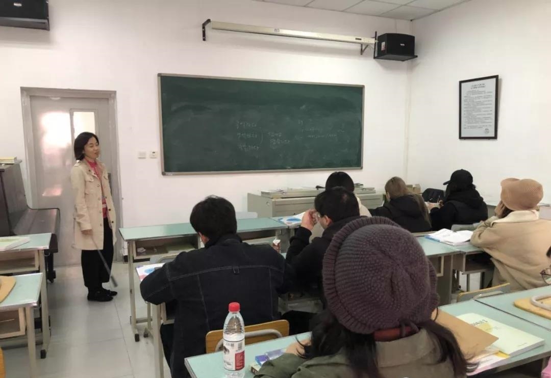 朝气蓬勃 不断进步 新学期 新目标
