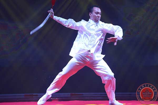 倍受鼓舞勇于大担当 充满自信完成新使命