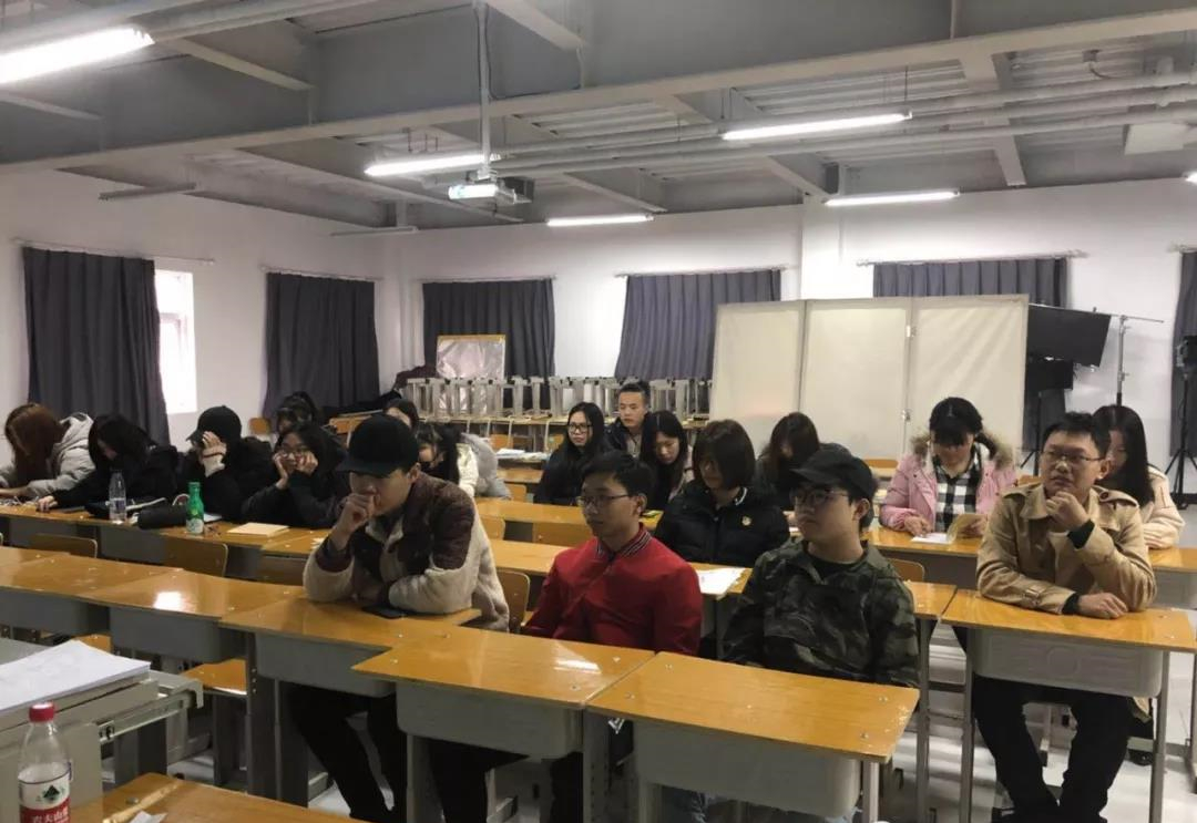 朝气蓬勃 不断进步 新学期 新目标