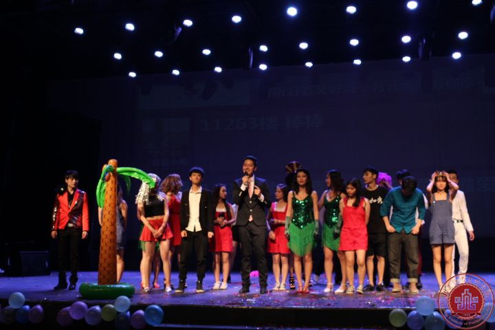 流行音乐学院“莫莫A咖秀”主题晚会成功举办