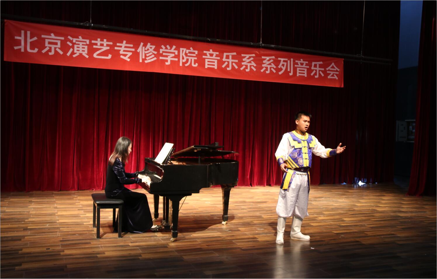 音乐系梁展初老师声乐班毕业音乐会成功举办