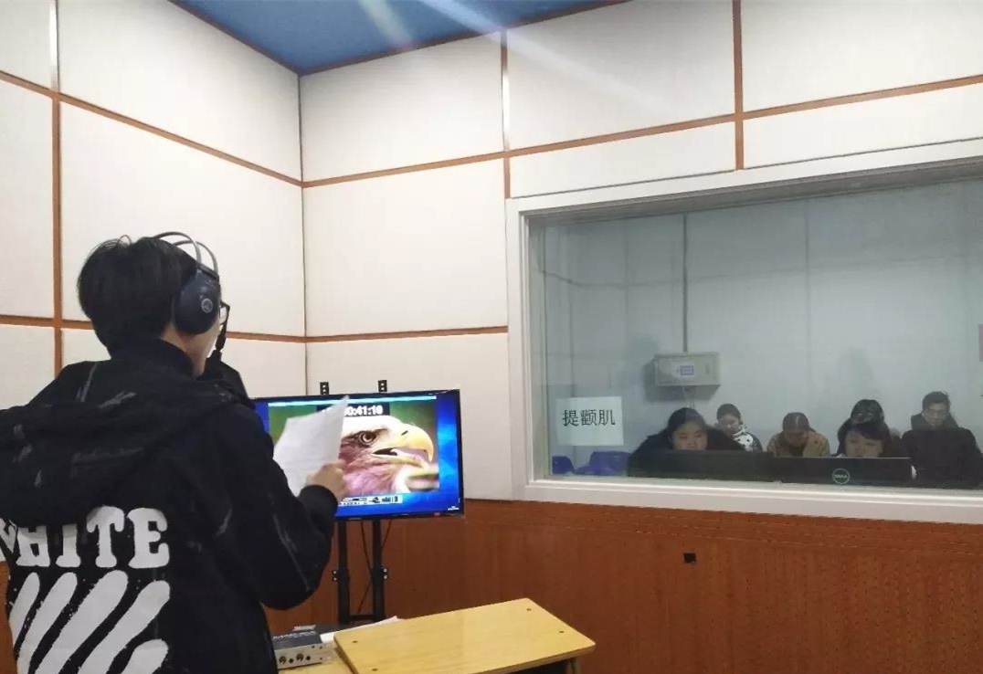 朝气蓬勃 不断进步 新学期 新目标