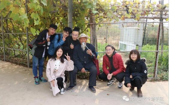 我院文化产业管理系开展敬老献爱心活动