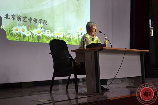 梁伯龙院长赴军训部队为新生指点人生