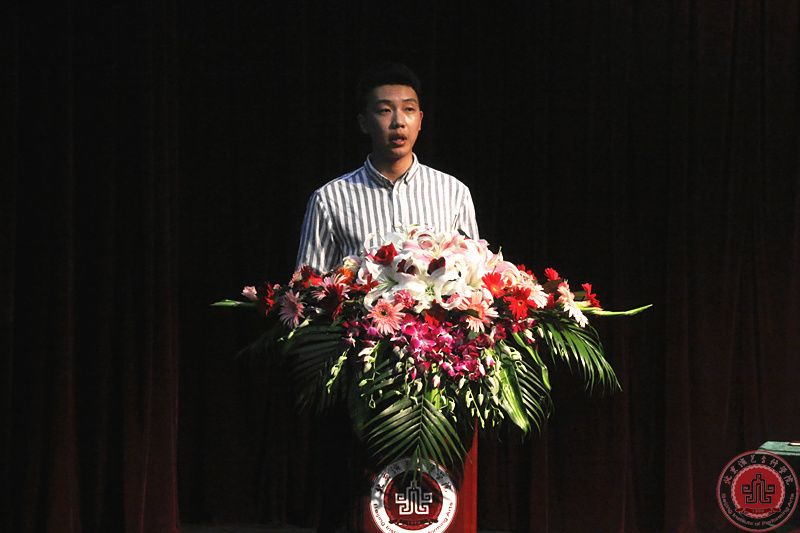 我院隆重举行2016届毕业生毕业典礼