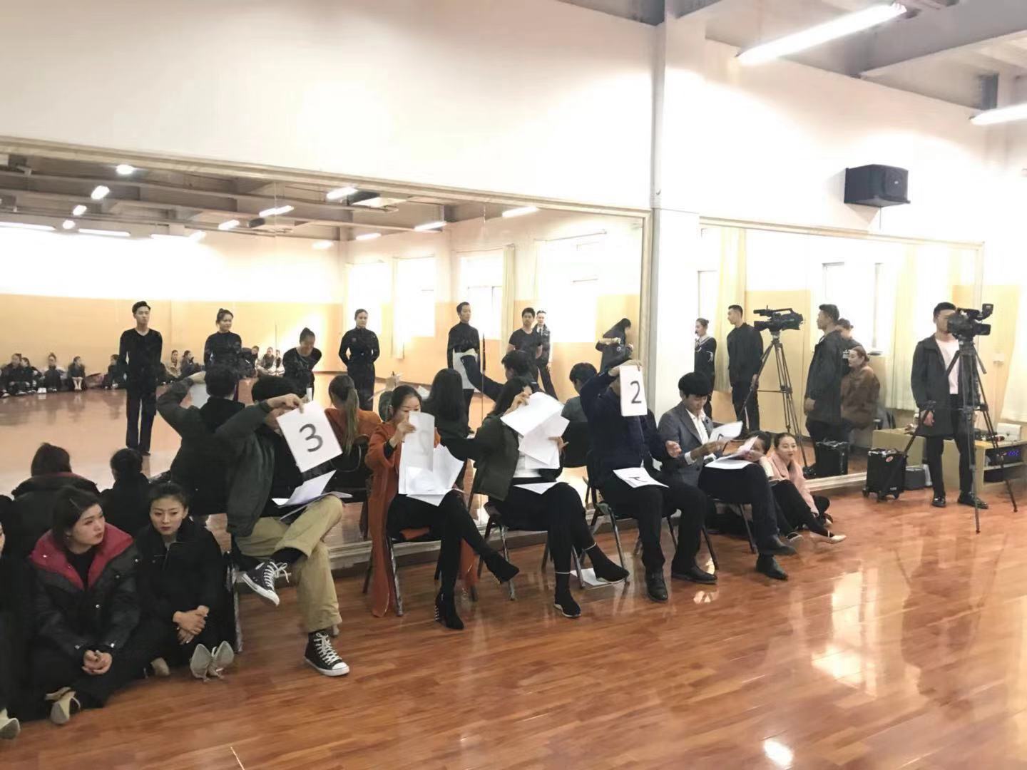 北京演艺专修学院舞蹈系国标舞专业举行模拟赛