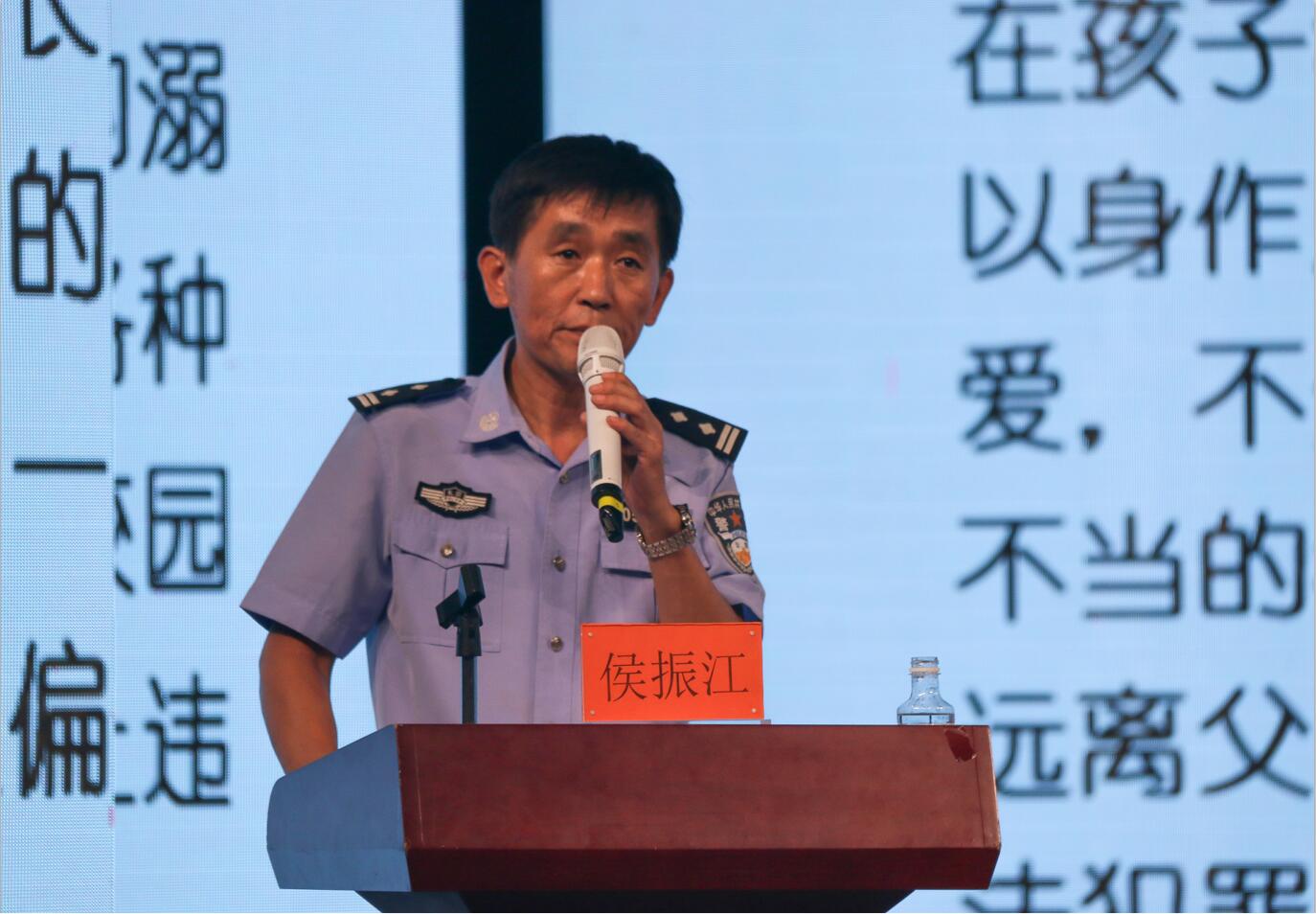 北京演艺专修学院举办2018级新生法制教育讲座