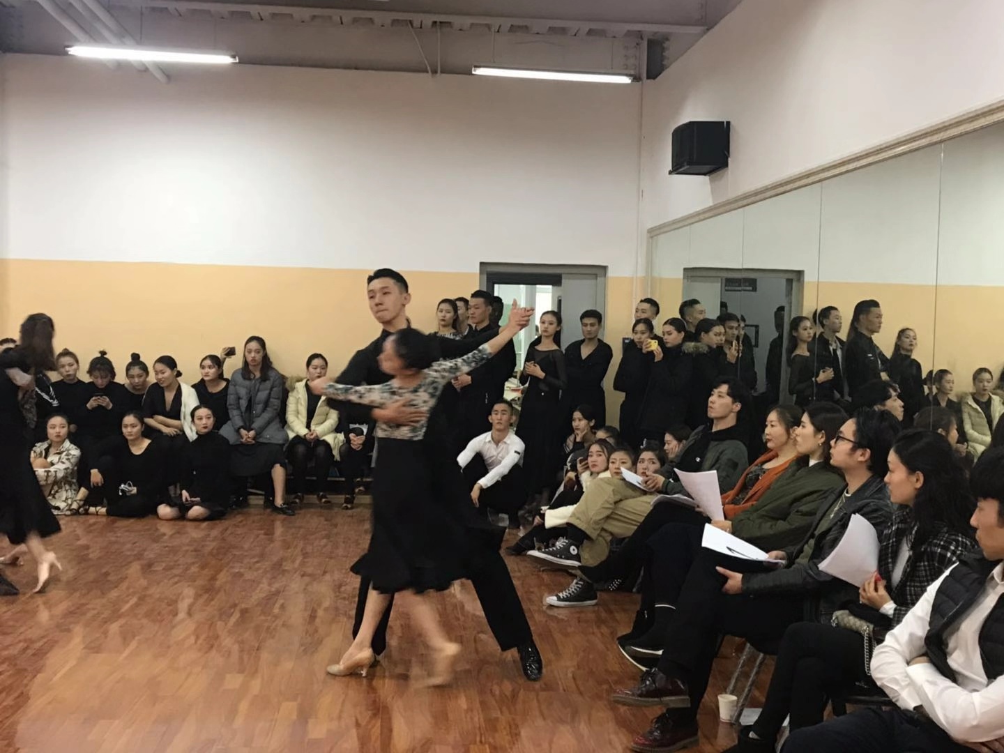 北京演艺专修学院舞蹈系国标舞专业举行模拟赛