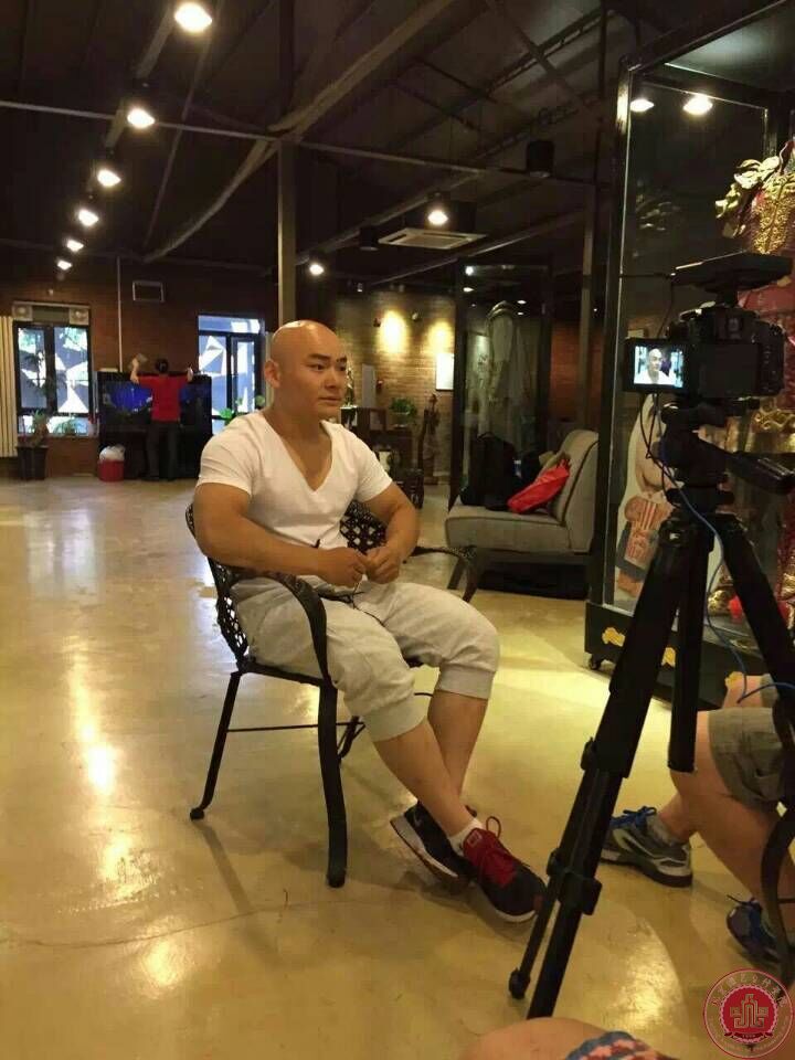 中央电视台为北京演艺专修学院 优秀毕业生余辛拍摄专题片