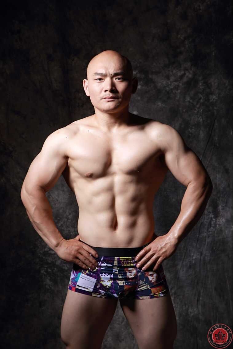 中央电视台为北京演艺专修学院 优秀毕业生余辛拍摄专题片