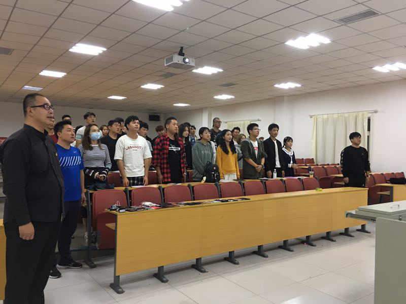 流行音乐与管理党支部开展新学期党课教育活动