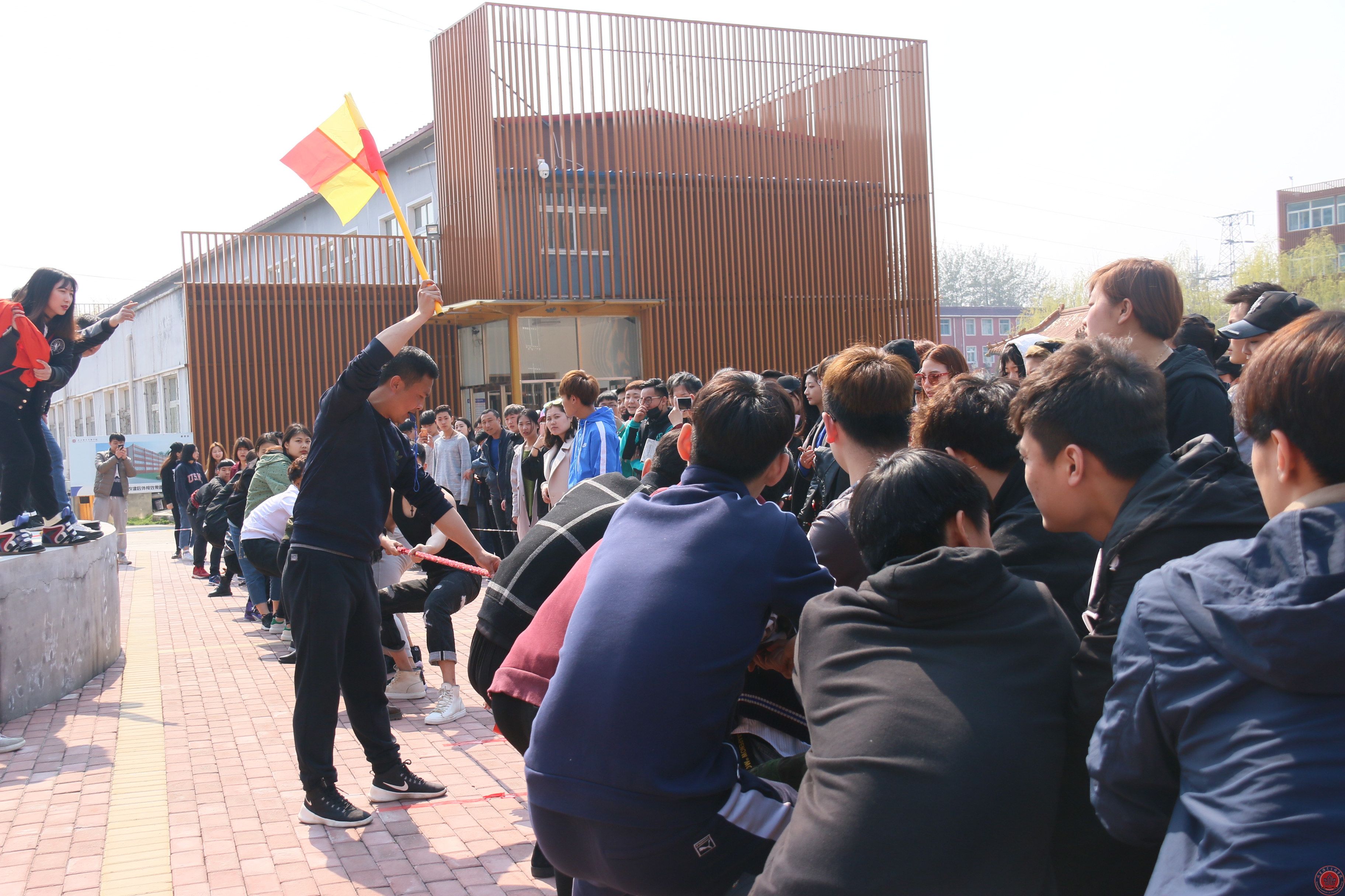 活力青春绽放校园 北演举行拔河比赛