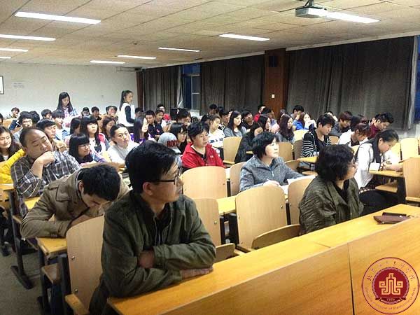2013--2014学年“星级寝室”、“无烟寝室”表彰大会如期举行