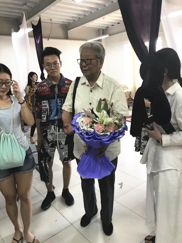 梁伯龙教授走进16级学生表演课堂为学生授课
