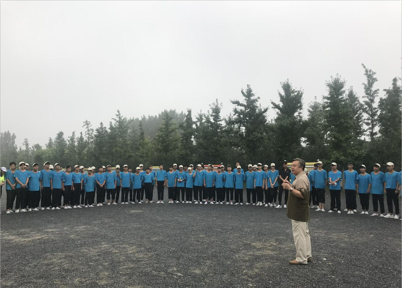 北京演艺专修学院领导及各系主任前往军训基地看望慰问新生