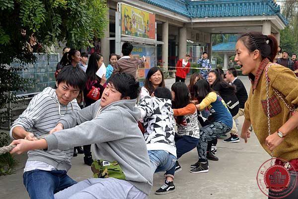我院秋季拔河比赛预赛阶段圆满结束
