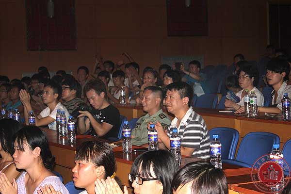 我院2013级新生军训联欢晚会完美落幕