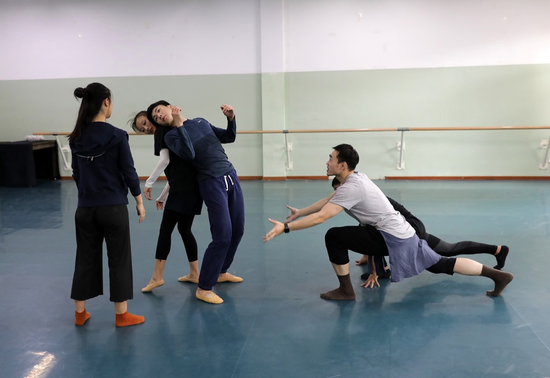 舞剧《金蝉塑与糖人宝》： 毛猴、糖人儿和大鼓，他们说老北京的炫彩都在这里了