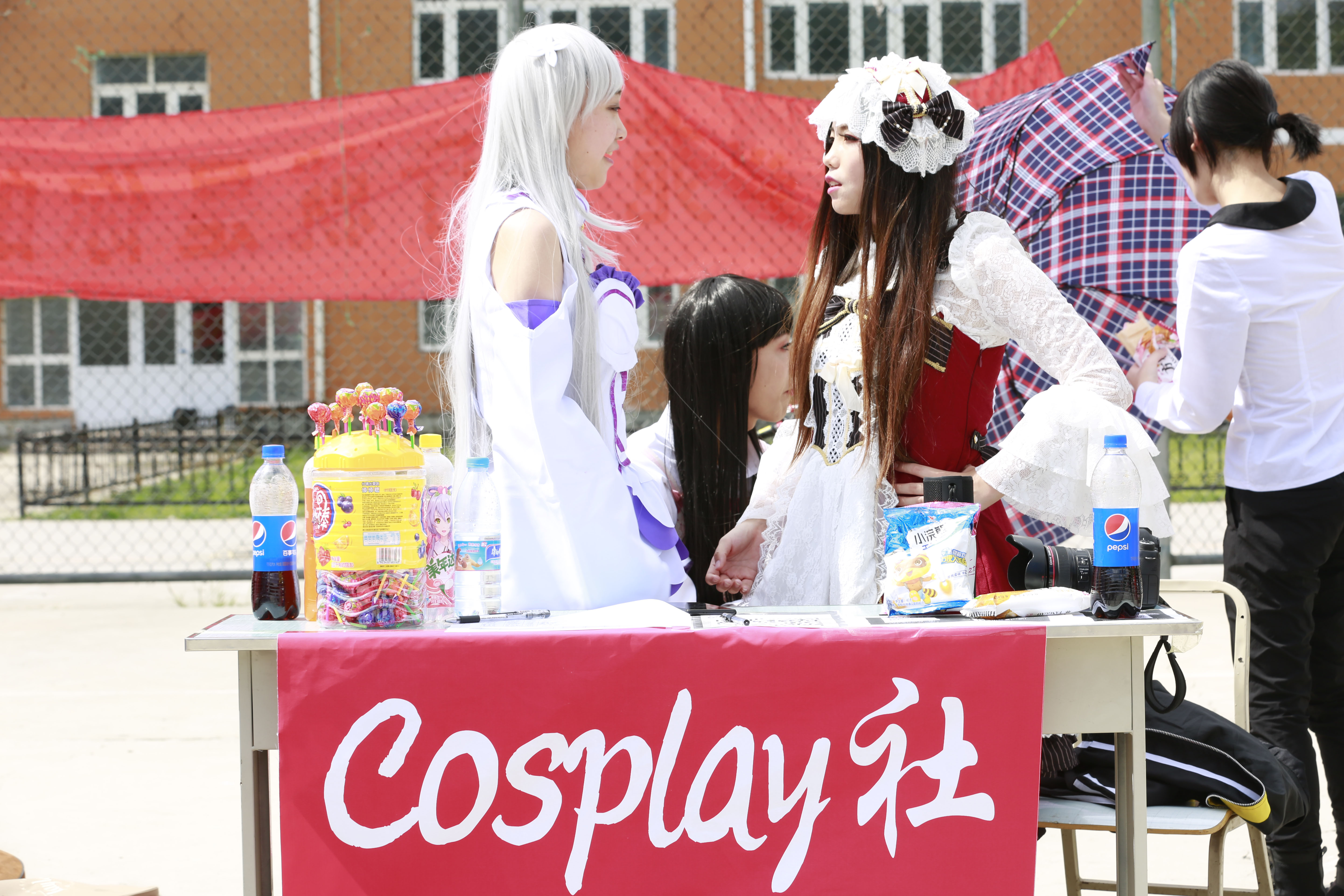 北京演艺专修学院各社团纳新现场火爆
