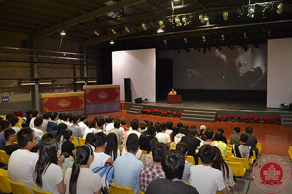 文管系、编导系联合举办“经典影片赏析”活动