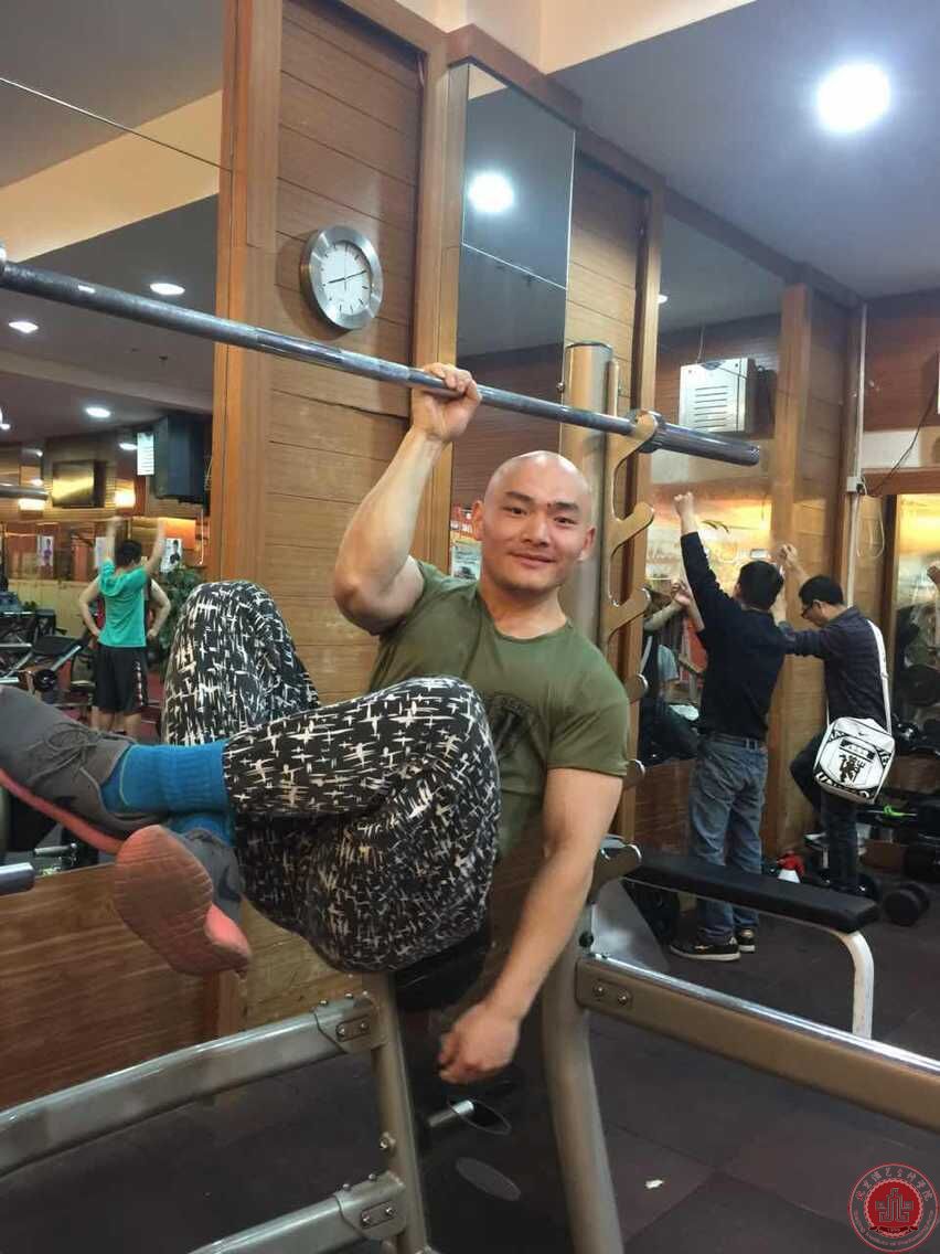 中央电视台为北京演艺专修学院 优秀毕业生余辛拍摄专题片