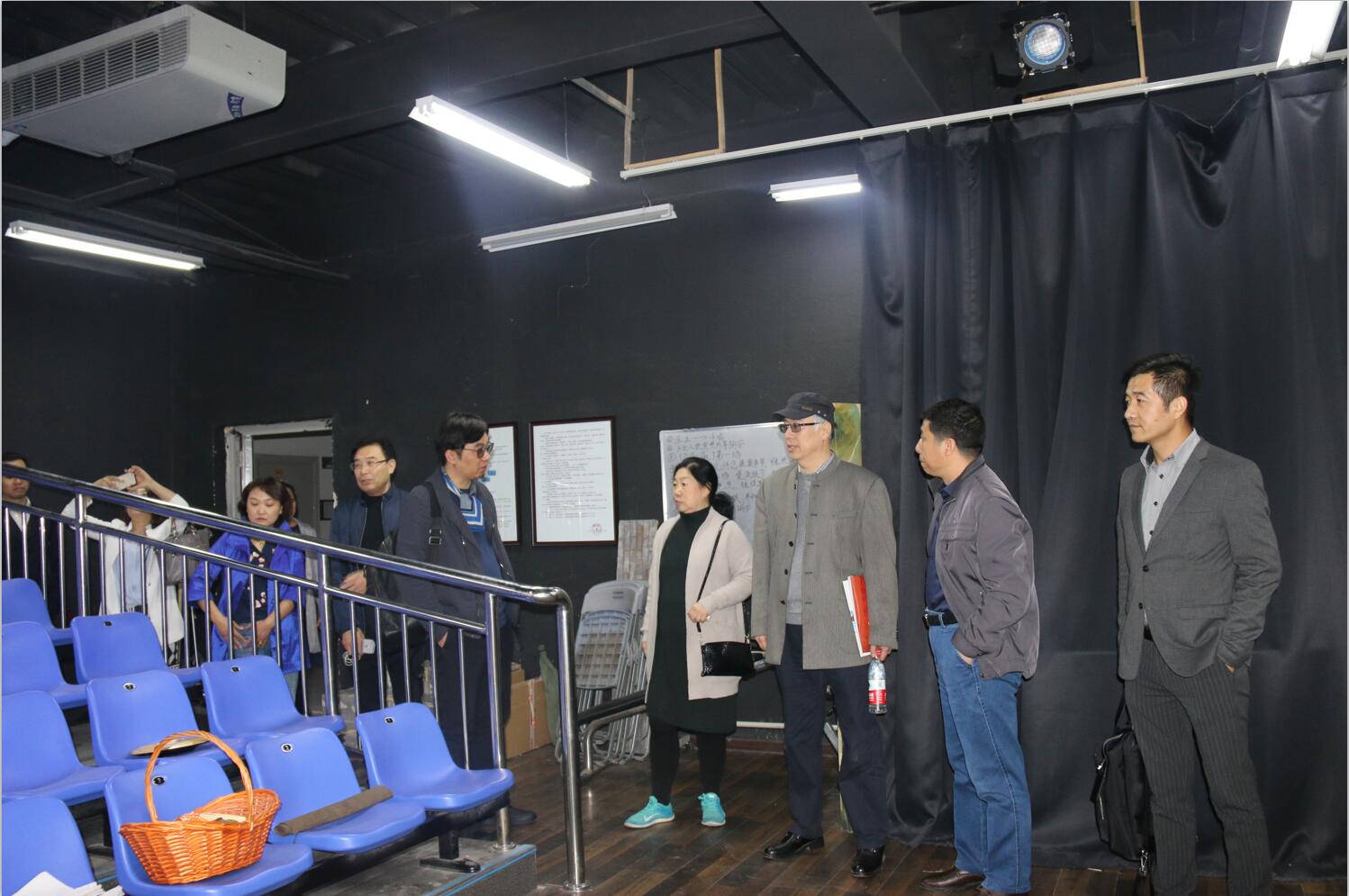 新加坡莎顿亚视传媒艺术学院领导来我院交流访问